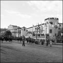 Desfile de escuteiros no cortejo de oferendas a favor do Hospital dos Marmeleiros, da Santa Casa de Misericórdia do Funchal, na avenida do Mar (atual avenida do Mar e das Comunidades Madeirenses), Freguesia da Sé, Concelho do Funchal