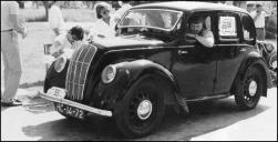 Automóvel Morris 8 (1948) de António Coucello, inscrito no 5.º Raid Diário de Notícias, fotografado em local não identificado