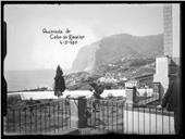 Vista da vila (atual cidade) de Câmara de Lobos e do local da derrocada do Cabo do Rancho, a partir do cemitério de Câmara de Lobos, Freguesia e Concelho de Câmara de Lobos