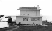 Casa de habitação de tipologia moderna, em local não identificado, na costa sul da Ilha da Madeira