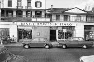 Fachada do banco Borges & Irmão, na avenida do Mar (atual avenida do Mar e das Comunidades Madeirenses), Freguesia da Sé, Concelho do Funchal