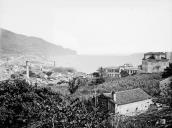Panorâmica da cidade e da baía do Funchal obtida a partir do sítio dos Ilhéus, perto das imediações do hotel Bella Vista, Freguesia de São Pedro