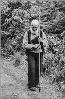 Retrato de um idoso num caminho, no Ribeiro Frio, Freguesia de São Roque do Faial, Concelho de Santana