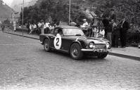 Automóvel de competição Triumph TR4, do piloto Zeca Cunha, na VII Volta à Ilha da Madeira, na vila da Ribeira Brava
