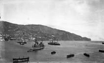 Vapor Porto que transportou Gago Coutinho e Sacadura Cabral do Brasil, na baía do Funchal