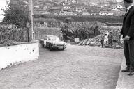 Automóvel de competição MG B, do piloto João Alfredo Leal Guedes, na VII Volta à Ilha da Madeira, na rua Dr. João Abel de Freitas, Freguesia e Concelho de Machico