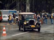 Automóvel Dodge Brothers Touring (1926) do piloto Jorge Miranda, na terceira prova de perícia do 6.º Raid Diário de Notícias, na marginal da vila da Ribeira Brava