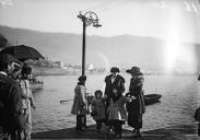 A imperatriz D'Áustria, os arquiduques D'Áustria e um membro da sua comitiva, após o desembarque no molhe da Pontinha, no porto do Funchal