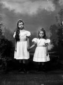 Retrato de duas meninas, filhas, a mais moça e a segunda, da princesa de Sapicha (corpo inteiro)