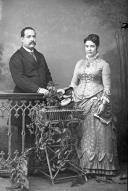Retrato de Emílio Gonçalves e sua esposa (corpo inteiro)