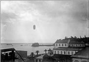 Dirigível germânico "Graff Zeppelin", a sobrevoar a cidade do Funchal