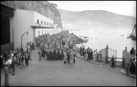 Emigrantes para o Curaçau na estrada da Pontinha (atual avenida Sá Carneiro), antes do embarque, Freguesia de São Pedro (atual Freguesia da Sé), Concelho do Funchal