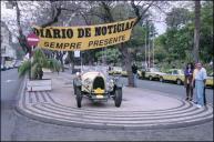 Automóvel Bugatti Type 44 (1929), à saída da linha de partida da segunda etapa do 6.º Raid Diário de Notícias, na avenida Arriaga, Freguesia da Sé, Concelho do Funchal