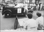 Automóvel Austin 10 Tourer (1935) do piloto Danilo Perneta, no posto de controlo da Camacha, no arranque da prova de regularidade Camacha/Santo da Serra, 2.º Raid Diário de Notícias