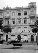 Edifício do Banco Henrique Figueira da Silva e parte da avenida Dr. Manuel de Arriaga, atual avenida Arriaga, Freguesia da Sé, Concelho do Funchal