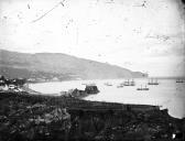Panorâmica da cidade e da baía do Funchal vista do sítio do Salto do Cavalo (atual jardins do hotel Belmond Reid's Palace), Freguesia de São Martinho