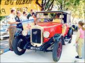 Automóvel Austin Six (1928) do piloto José Luís Afonso, na linha de partida do 3.º Raid Diário de Notícias, na avenida Arriaga, Freguesia da Sé, Concelho do Funchal