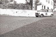 Automóvel de competição Austin Cooper S, da piloto Maria da Graça Moura Relvas, na VII Volta à Ilha da Madeira, na rua Dr. João Abel de Freitas, Freguesia e Concelho de Machico