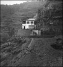 Paisagem com uma casa em local não identificado na ilha da Madeira  