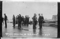 Desembarque de oficiais do vapor "S.S. Dacia" no cais do Funchal, após o bombardeamento da cidade do Funchal