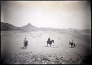 Passeio de três homens a cavalo na praia da Ilha do Porto Santo