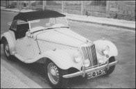 Automóvel MG TF (1954) de Gaspar Pereira, inscrito no 5.º Raid Diário de Notícias, fotografado em local não identificado