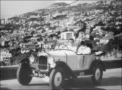 Automóvel Citroën 5CV Trefel (1925) de Júlio Albuquerque, a circular na Rua Visconde Cacongo, Freguesia de Santa Maria Maior, Concelho do Funchal, na sexta etapa do 3.º Raid Diário de Notícias