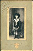 Retrato de Maria Antonieta da Silva, em criança (corpo inteiro)
