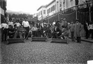 General Italo Balbo e comitiva em carros de cesto na calçada da Encarnação, Freguesia de Santa Luzia, Concelho do Funchal