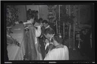 Ato da comunhão numa missa nova, na igreja de Nossa Senhora da Graça, Freguesia do Estreito de Cãmara de Lobos, Concelho de Câmara de Lobos