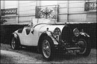 Automóvel Bugatti Type 44 (1929) de Paulette Duverger, inscrito no 6.º Raid Diário de Notícias, fotografado em local não identificado