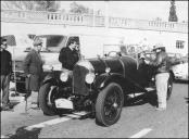 Automóvel Bentley Speed (1924) de Stuart Hallsal, inscrito no 6.º Raid Diário de Notícias, fotografado em local não identificado
