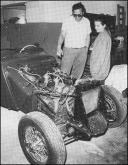 Reparação do automóvel MG TF (1954), participante no 6.º Raid Diário de Notícias, em local não identificado