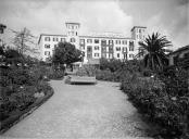 Alameda, jardim e edifício do "Savoy Hotel", Freguesia de São Pedro (atual Freguesia da Sé), Concelho do Funchal