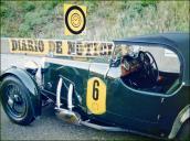 Automóvel Aston Martin Le Mans (1933) do piloto José M. Albuquerque, estacionado em local não identificado, no 3.º Raid Diário de Notícias