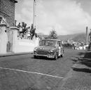 Automóvel de competição Austin Cooper S, do piloto Manuel Martins Teixeira, durante o circuito de velocidade de Machico, da VII Volta à Ilha da Madeira, na rua do Ribeirinho, Freguesia e Concelho de Machico