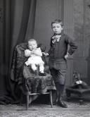 Retrato de dois meninos, filhos de Mrs. Dilley (corpo inteiro)