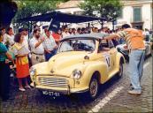 Automóvel Morris Mini Tourer (1953) do piloto José Marques, na linha de partida da segunda etapa do 2.º Raid Diário de Notícias, prova de regularidade Santa Cruz/Cancela