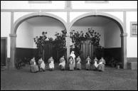 Internas do convento de Santa Clara, a bordar no átrio principal, Freguesia de São Pedro, Concelho do Funchal
