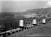 Panorâmica da baía e cidade do Funchal, tirada do miradouro do Pináculo, na estrada Conde Carvalhal, Freguesia de São Gonçalo, Concelho do Funchal
