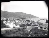 Panorâmica oeste/este da baía e cidade do Funchal a partir do Hospício Princesa D. Maria Amélia, Freguesia de São Pedro (atual Freguesia da Sé), Concelho do Funchal
