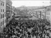 Catafalco na avenida Dr. Manuel de Arriaga, inserido no cortejo de homenagem ao "Soldado Desconhecido", Freguesia da Sé, Concelho do Funchal