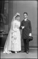 Retrato dos noivos Manuel Sardinha e sua esposa (corpo inteiro)