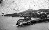 Vista do forte de São José, no molhe da Pontinha, a partir do ilhéu de Nossa Senhora da Conceição, na baía do Funchal