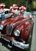 Automóvel Jaguar XK 140 Road (1955) de António Andrade, no posto de controlo de São Vicente, no arranque da terceira seção da primeira etapa do 7.º Raid Diário de Notícias