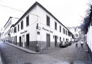 "Mercearia Gaspar", na esquina da rua do Quebra Costas com a rua da Carreira, freguesia de São Pedro, concelho do Funchal