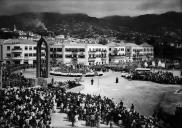 Praça do Infante durante a celebração da missa campal, realizada durante a visita da imagem de Nossa Senhora de Fátima, Freguesia de São Pedro (atual Freguesia da Sé), Concelho do Funchal