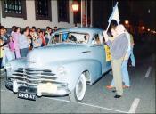 Automóvel Chevrolet Fleet Master (1947) do piloto Gilberto Gonçalves, na linha de partida do 5.º Raid Diário de Notícias, para iniciar a prova de perícia, na Avenida Arriaga, Freguesia da Sé, Concelho do Funchal